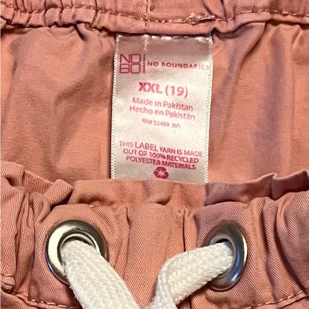 NO BOUNDARIES. SALMON PINK SHORTS Drawstring/Elastic waistband Size XXL (19) - Picture 5 of 7